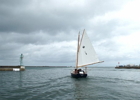 DSC00136 Heading to sea