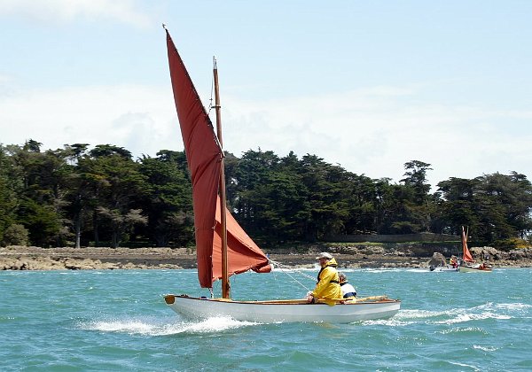 Seil, plywood version Sail and oar pram, 5.4 m in length Go to Seil 18 description