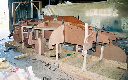 F1060010 Construction of Beniguet: the longitudinal bulkheads are ready to receive the transom