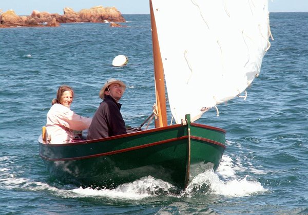 Lug sail (misainier) Classic open sailboat, 5.2 m in length Go to Lilou description