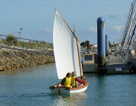 P1060258 Momo, Morbic 10 with sail