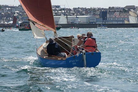 DSC00913 Beniguet P'Tit Lu, built by Grand-Largue, during Douarnenez sail festival 2012